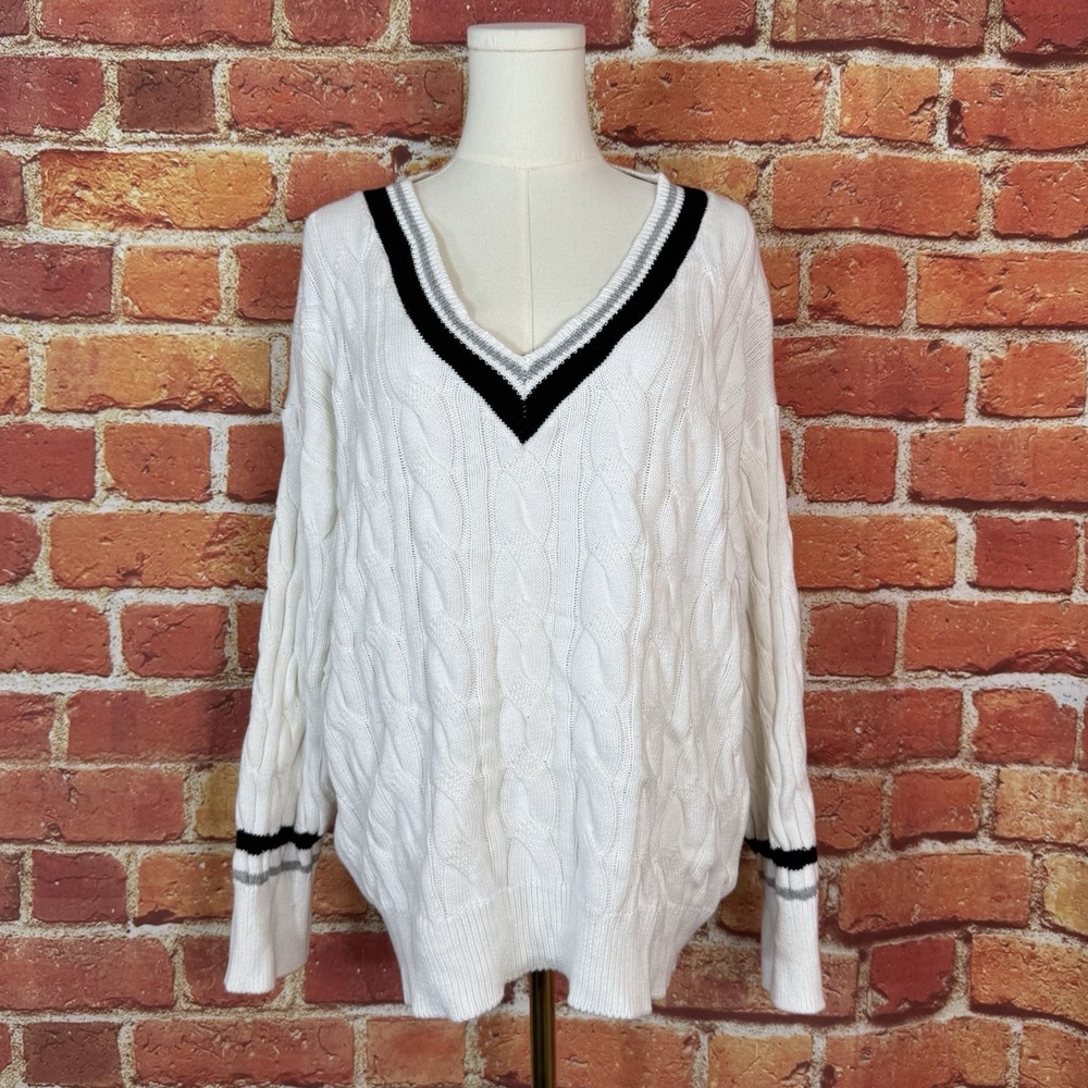 Forever 21 Women's Cable Knit Sweater Medium Small V-neck Cotton Academia Preppy